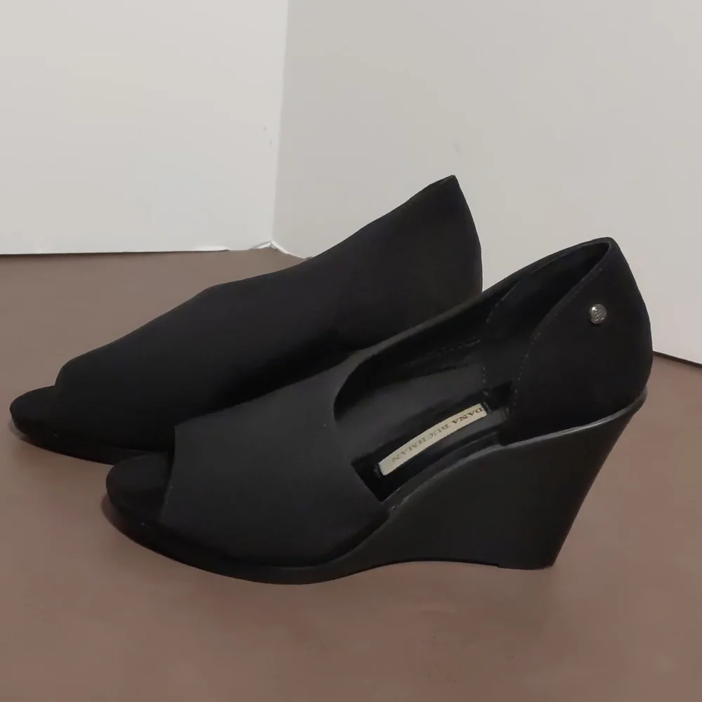 Dana Buchman Pira Black Wedge Heel 6 Med Open Toe Woman Shoes